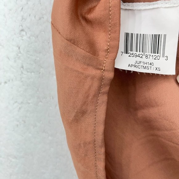 BCBGMAXAZRIA Peach Satin Like V-neck Blouse Size XS - Picture 4 of 6